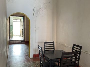 Casa colonial dividida en 3 departamentos