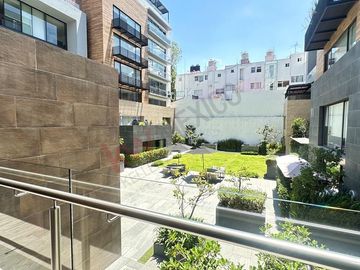 Departamento con terraza, en planta baja, cuarto de servicio y bodega