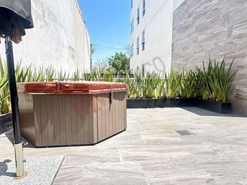 Departamento con terraza, en planta baja, cuarto de servicio y bodega