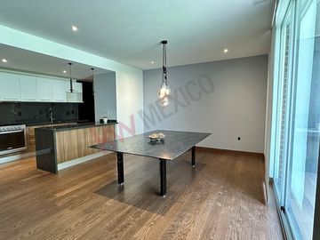Departamento con terraza, en planta baja, cuarto de servicio y bodega