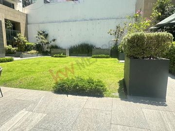 Departamento con terraza, en planta baja, cuarto de servicio y bodega