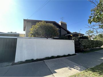 GRAN OPORTUNIDAD, VENTA CASA EN LAS CONDES
