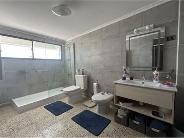 GRAN OPORTUNIDAD, VENTA CASA EN LAS CONDES