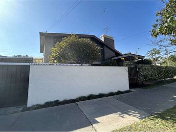 GRAN OPORTUNIDAD, VENTA CASA EN LAS CONDES