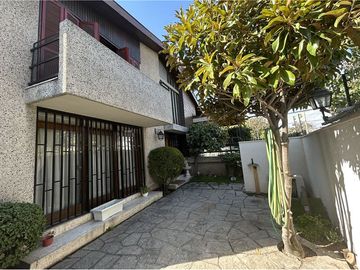 GRAN OPORTUNIDAD, VENTA CASA EN LAS CONDES
