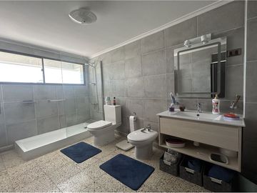 GRAN OPORTUNIDAD, VENTA CASA EN LAS CONDES