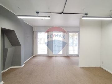 Amplios espacios para oficinas o comercio