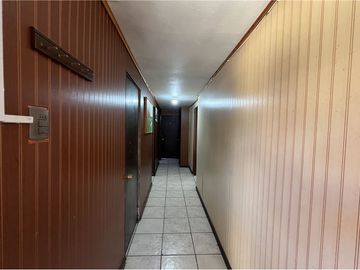 Amplia casa con terreno a 1 cuadra del metro