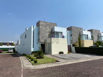 Casa en venta, Metepec, Excelente residencia en foresta, con ubicación en esquina y en privada