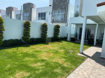 Casa en venta, Metepec, Excelente residencia en foresta, con ubicación en esquina y en privada