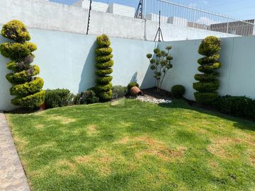 Casa en venta, Metepec, Excelente residencia en foresta, con ubicación en esquina y en privada