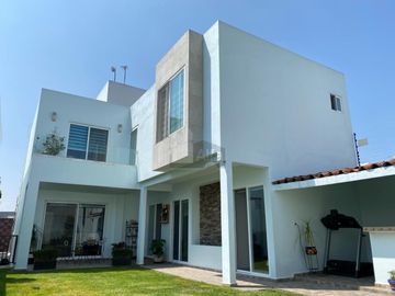 Casa en venta, Metepec, Excelente residencia en foresta, con ubicación en esquina y en privada