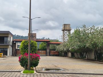CASA NUEVA EN VENTA EN RESIDENCIAL MONTERREAL, CAMINO A HUEJOTZINGO!