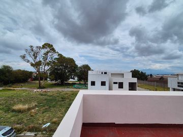 CASA NUEVA EN VENTA EN RESIDENCIAL MONTERREAL, CAMINO A HUEJOTZINGO!