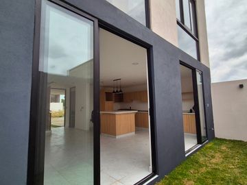 CASA NUEVA EN VENTA EN RESIDENCIAL MONTERREAL, CAMINO A HUEJOTZINGO!