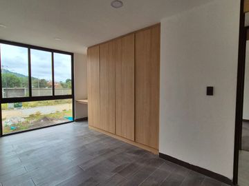 CASA NUEVA EN VENTA EN RESIDENCIAL MONTERREAL, CAMINO A HUEJOTZINGO!