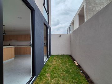 CASA NUEVA EN VENTA EN RESIDENCIAL MONTERREAL, CAMINO A HUEJOTZINGO!