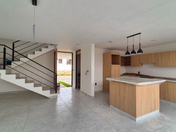 CASA NUEVA EN VENTA EN RESIDENCIAL MONTERREAL, CAMINO A HUEJOTZINGO!