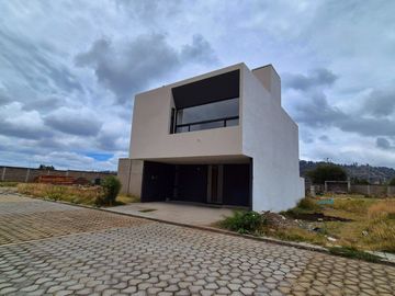CASA NUEVA EN VENTA EN RESIDENCIAL MONTERREAL, CAMINO A HUEJOTZINGO!