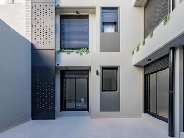 VENTA- Departamento - A estrenar - 2 dormitorios con Patio y Cochera- Centro, Rosario.