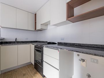 VENTA- Departamento - A estrenar - 2 dormitorios con Patio y Cochera- Centro, Rosario.