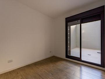 VENTA- Departamento - A estrenar - 2 dormitorios con Patio y Cochera- Centro, Rosario.