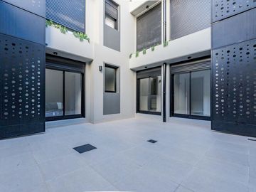 VENTA- Departamento - A estrenar - 2 dormitorios con Patio y Cochera- Centro, Rosario.
