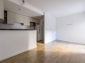 VENTA- Departamento - A estrenar - 2 dormitorios con Patio y Cochera- Centro, Rosario.