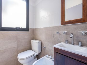 VENTA- Departamento - A estrenar - 2 dormitorios con Patio y Cochera- Centro, Rosario.