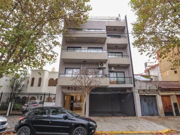 Venta Departamento 3 ambientes Villa Urquiza Cochera Patio Jardin