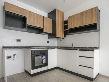 Venta Departamento 3 ambientes Villa Urquiza Cochera Patio Jardin