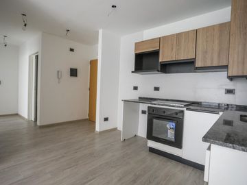 Venta Departamento 3 ambientes Villa Urquiza Cochera Patio Jardin