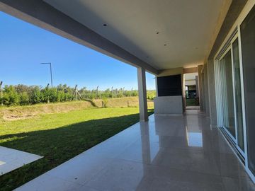 Casa en Acacias - Puertos del Lago - Escobar