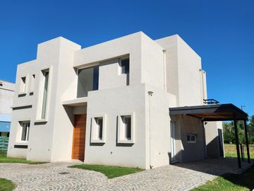 Casa en Acacias - Puertos del Lago - Escobar