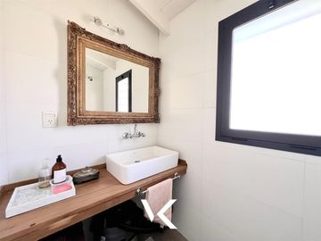 Casa moderna en una planta en Martínez, San Isidro - RESERVADA