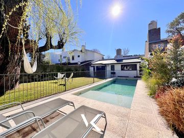 Casa moderna en una planta en Martínez, San Isidro - RESERVADA