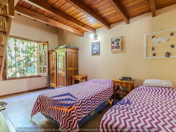 Casa quinta en venta sobre Francisco Alvarez, Moreno