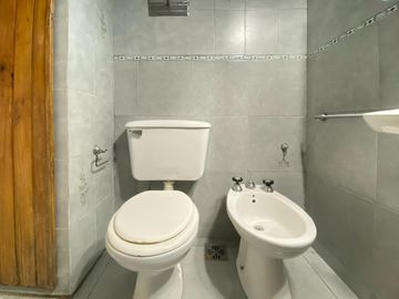 VENTA/PERMUTA - Casa de 3 dormitorios con cochera y patio seco. Luis Agote, Rosario.