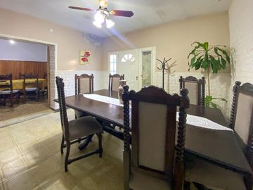 VENTA/PERMUTA - Casa de 3 dormitorios con cochera y patio seco. Luis Agote, Rosario.