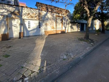 VENTA/PERMUTA - Casa de 3 dormitorios con cochera y patio seco. Luis Agote, Rosario.