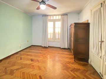 VENTA/PERMUTA - Casa de 3 dormitorios con cochera y patio seco. Luis Agote, Rosario.