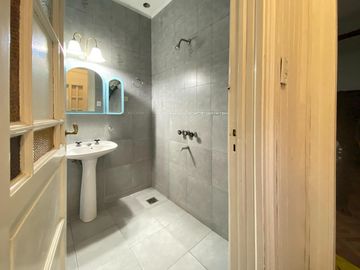 VENTA/PERMUTA - Casa de 3 dormitorios con cochera y patio seco. Luis Agote, Rosario.
