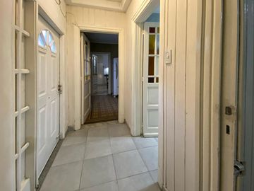 VENTA/PERMUTA - Casa de 3 dormitorios con cochera y patio seco. Luis Agote, Rosario.