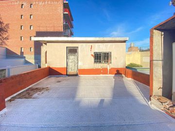 VENTA/PERMUTA - Casa de 3 dormitorios con cochera y patio seco. Luis Agote, Rosario.