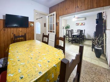 VENTA/PERMUTA - Casa de 3 dormitorios con cochera y patio seco. Luis Agote, Rosario.