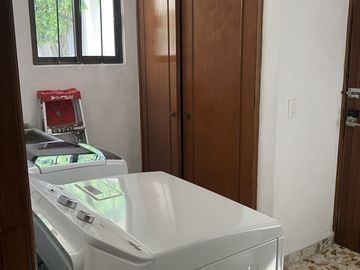 Seguridad! VENTA CASA CON 5 RECAMARAS-PARQUES HERRADURA
