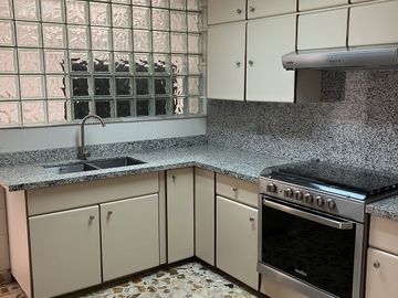Seguridad! VENTA CASA CON 5 RECAMARAS-PARQUES HERRADURA