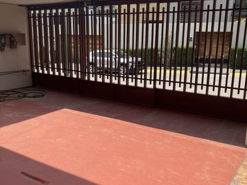 Seguridad! VENTA CASA CON 5 RECAMARAS-PARQUES HERRADURA