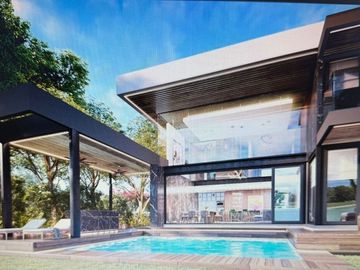 CASA EN VENTA EN EL YUCATAN COUNTRY CLUB, VISTA AL LAGO Y AL CAMPO DE GOLF
