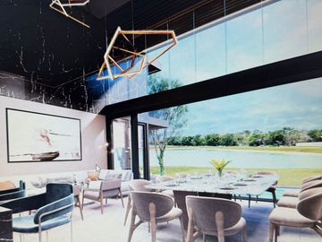 CASA EN VENTA EN EL YUCATAN COUNTRY CLUB, VISTA AL LAGO Y AL CAMPO DE GOLF